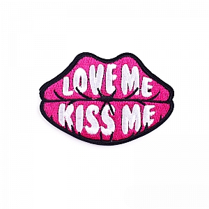 Нашивка «Love me, kiss me»