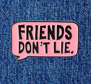 Брошь-значок «Friends don't lie»