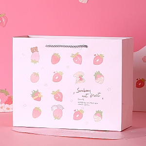 Подарочный пакет «Strawberry world» маленький