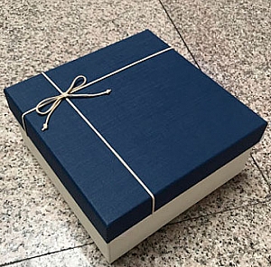 Подарочная коробка «White & blue» средняя